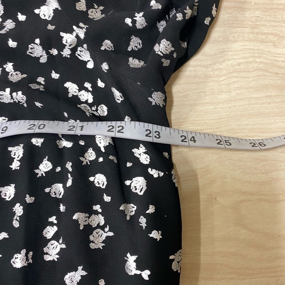 Michael Kors Black Sheer With Silver Roses And Chain Tie Top Blouse Size XL - Picture 4 of 5